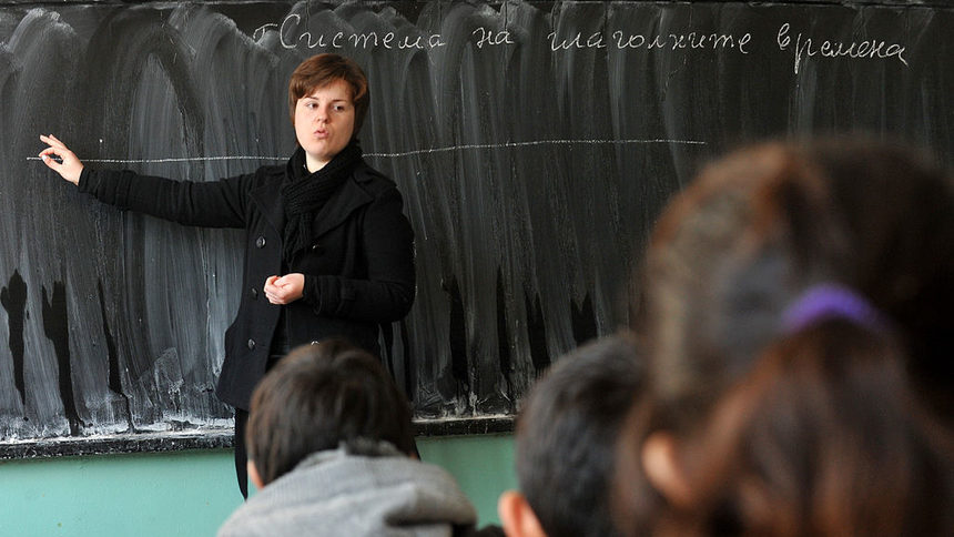 Учителите в Европа са предимно жени в предпенсионна възраст, показват данни на Евростат
