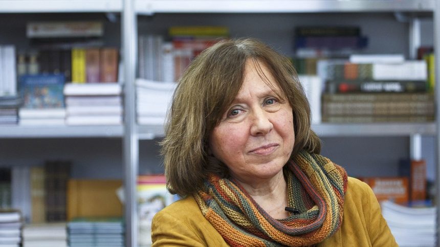 Светлана Алексиевич спечели Нобела за литература за 2015 г.