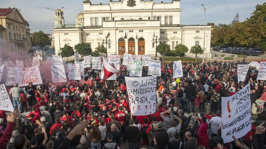 Най-старият фенклуб на червените отправи пет искания към премиера