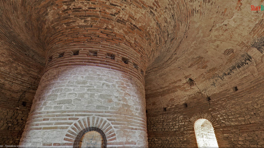 Тайнственият гъбообразен купол и кухата колона се изучават от архитектите и до днес.