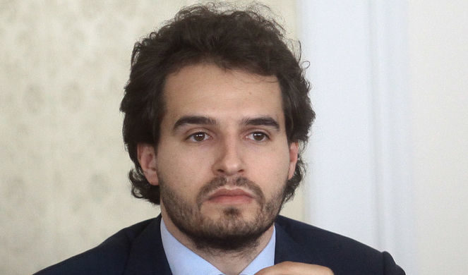 Депутат от партията на Кунева подозира ДСБ, че не излиза в опозиция заради привилегии