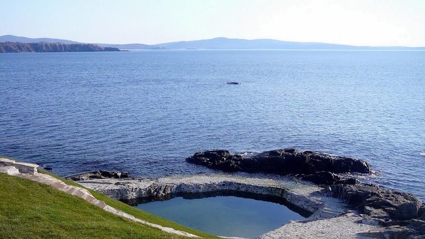Кметът на Созопол иска събаряне на басейн, построен в морето (допълнена)