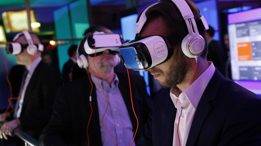 Samsung разработва аксесоар за виртуална реалност, чрез който да се усеща движение