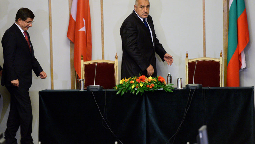Снимката е от 15 декември 2015 г., минути преди да започне съвместната пресконференция на премиерите на България и Турция