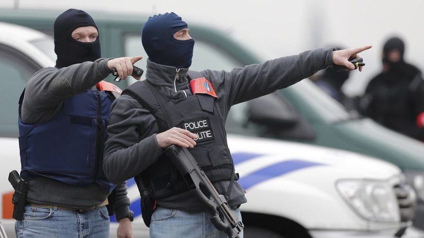 Ключов заподозрян за атаките в Париж е задържан в Белгия, твърдят местни медии