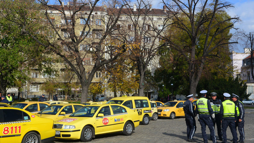 Депутатите влизат в спор за данък "такси"