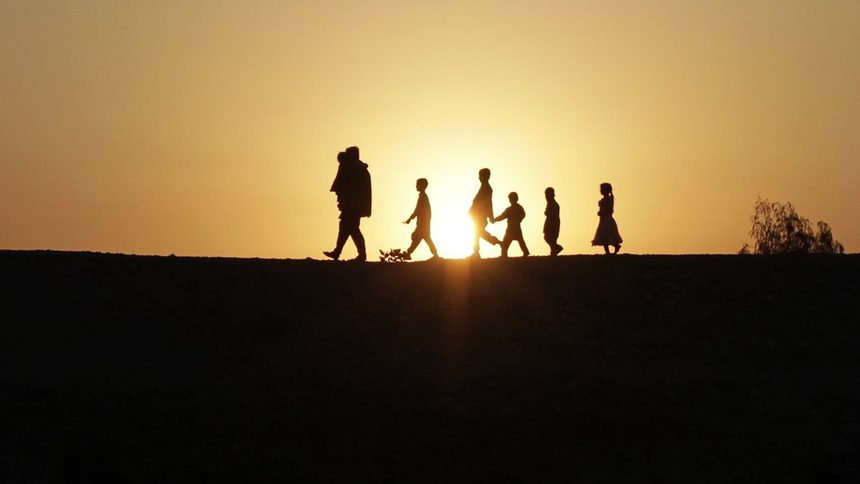 Отчаяни афганистанци пращат децата си сами към Европа