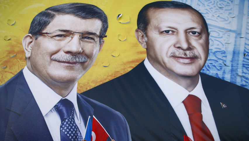 Пукнатини се отварят в тандема Ердоган - Давутоглу