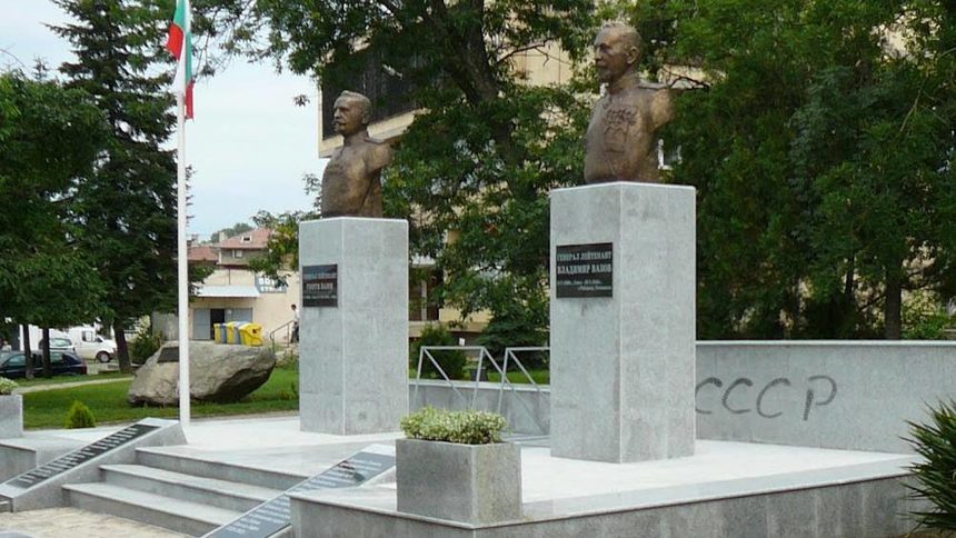 Паметник на братята Георги и Владимив Вазови в Сопот