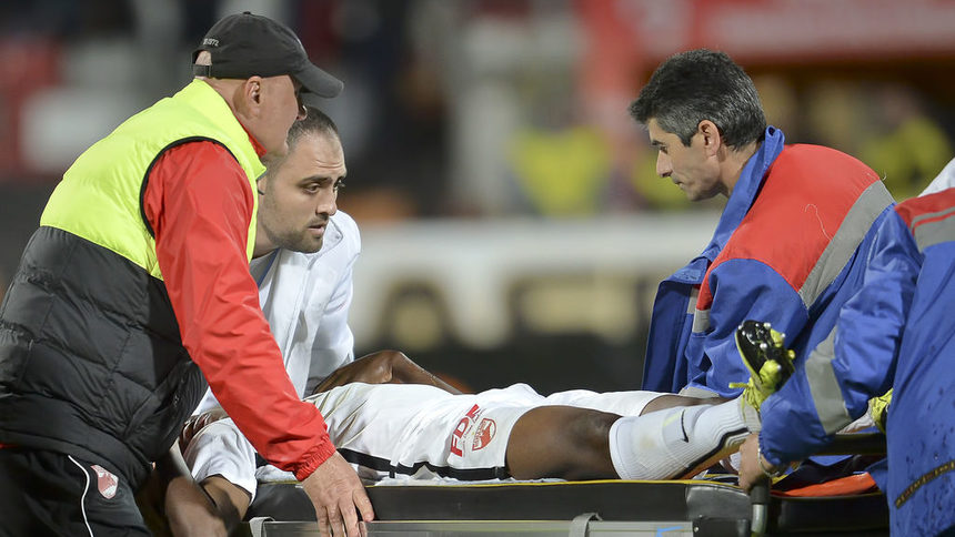 Екенг почина в събота, след като колабира на терена по време на мач от румънското първенство