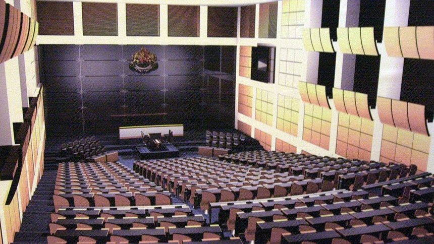 Парламентът търси строител за преместването на депутатите в бившия партиен дом