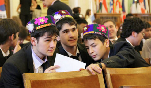 Защо в Таджикистан забраниха абитуриентските балове