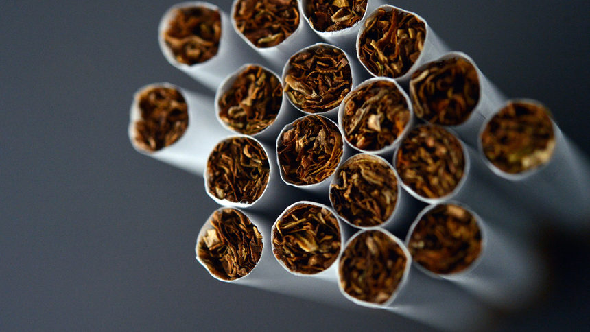 За месец производството на цигари намалява с 14.25, а за година - с 48%.