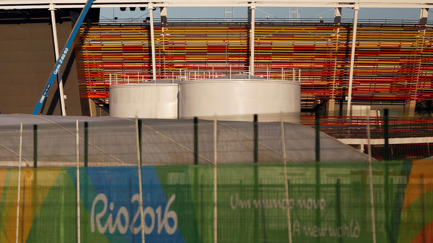 Наскоро временният губернатор на Рио Франсиско Дорнелес предупреди, че олимпиадата може да се превърне в "голям провал" заради финансовите трудности