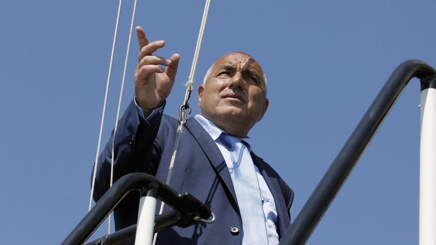 Бойко Борисов се зае и с проблема с мъртвите делфини
