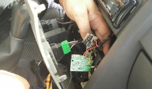 Устройството за надписване на сметката било скрито зад арматурното табло на таксиметровия автомобил.