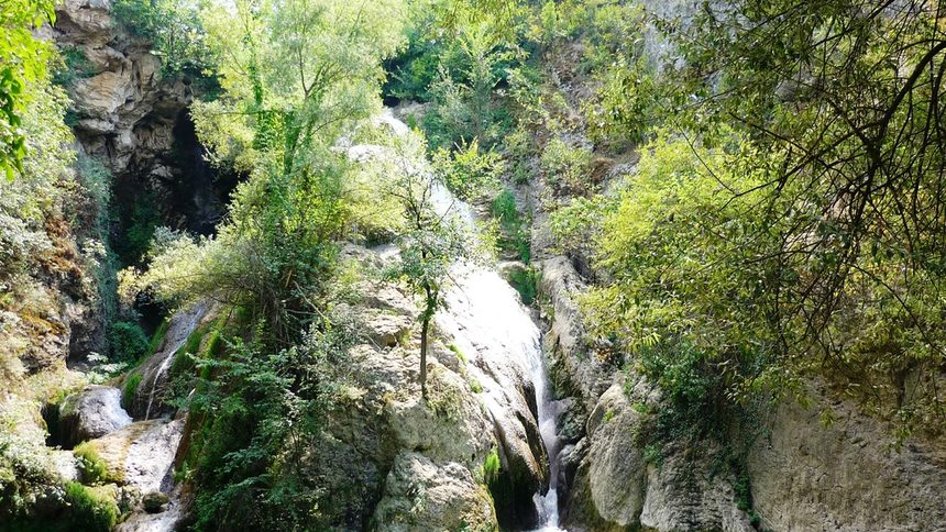 Хотнишкият водопад води класацията за най-атрактивен водопад в Северна България.