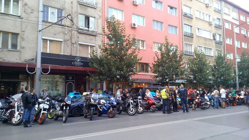 Полицията не позволи мотористи да блокират булеварда пред турското посолство