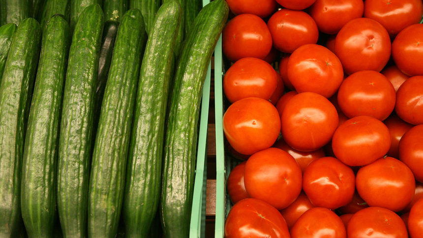 Производствените цени на плодовете растат, а на зеленчуците намаляват