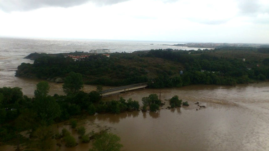 Информационна система ще предупреждава жителите на Бургас за опасност от наводнения
