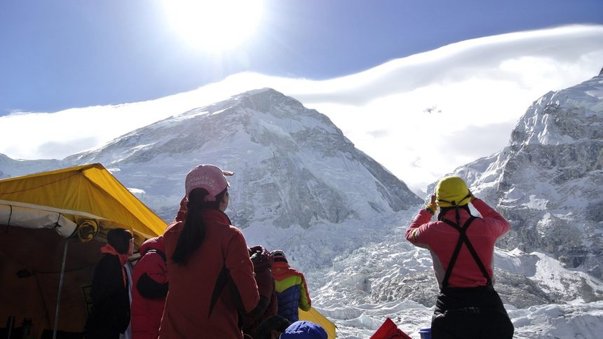 Еверест привлече много алпинисти тази пролет