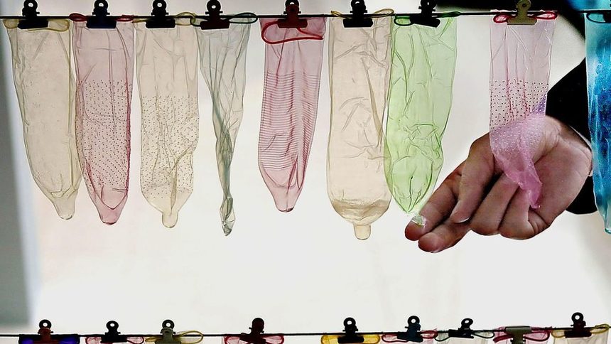 Из архива: изложение за презервативи и предпазни средства в Шанхай