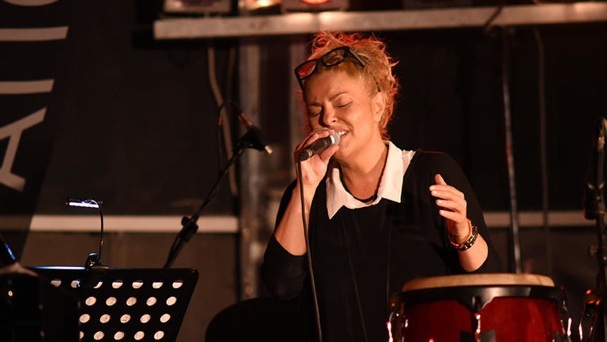 Хилда Казасян върна публиката на "Аполония" в златната ера на джаза