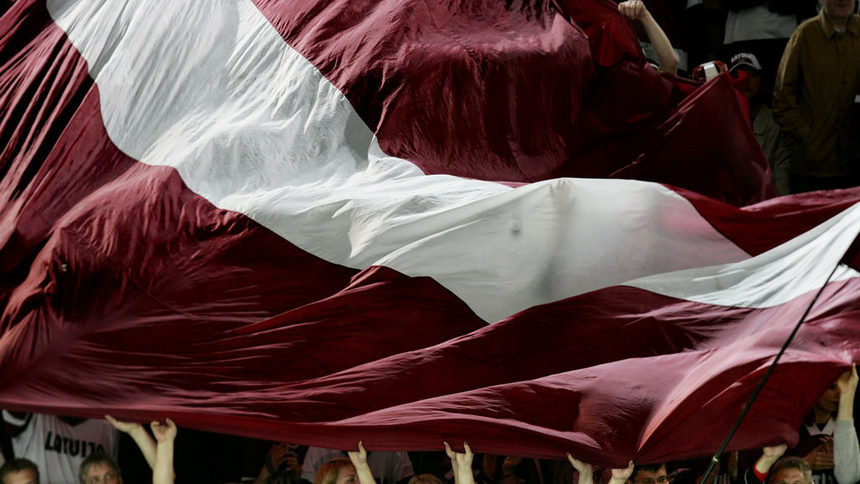 Латвия забрани на етническите чужденци да приемат латвийска националност