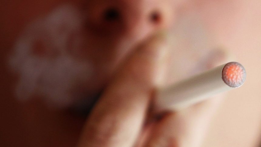Електронните цигари все пак помагат за отказване от тютюнопушенето, показва британската статистика