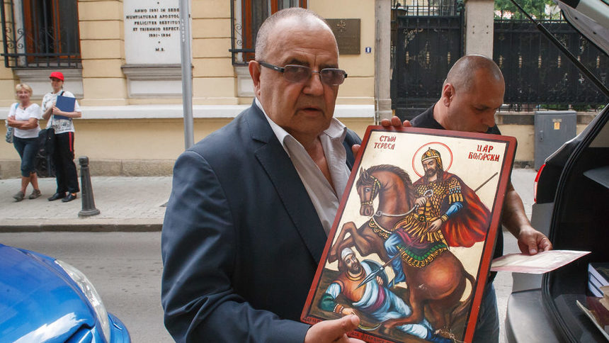 Божидар Димитров и икона, която подари на папа Франциск заради дарени 5 хил. евро за реставриране на Голямата базилика