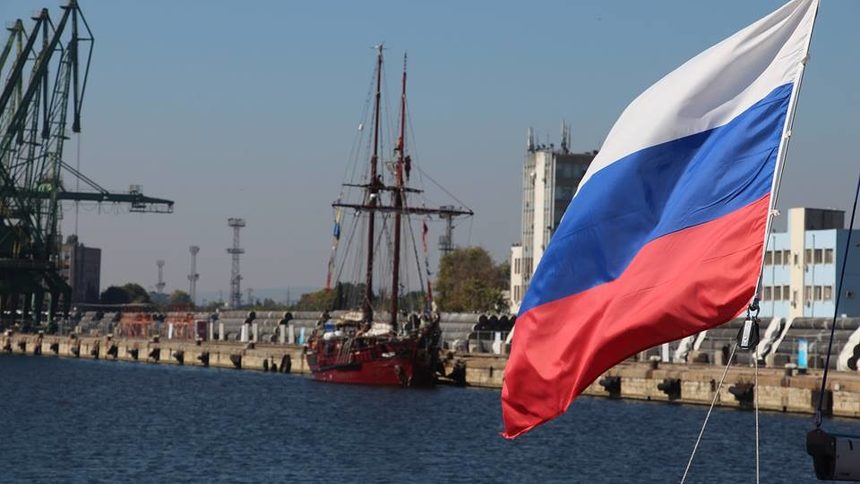 Тръбите за несъстоялия се проект "Южен поток" все още са складирани на Пристанище Варна. Утре то очаква ветроходите от регатата "Tall Ships"