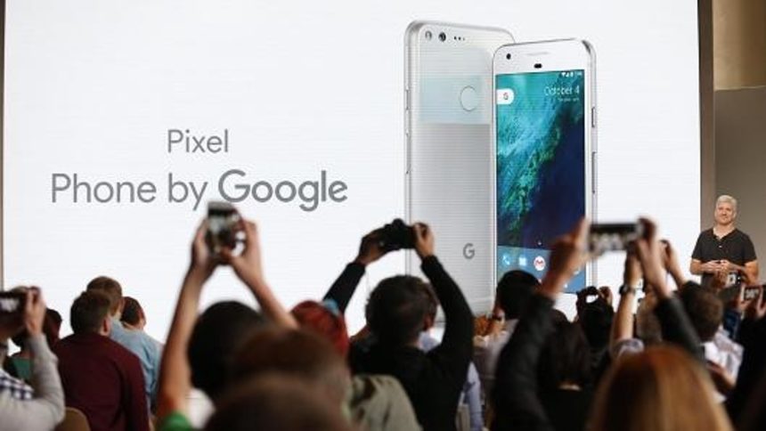 Google представи новия си смартфон, който има вход за слушалки (видео)