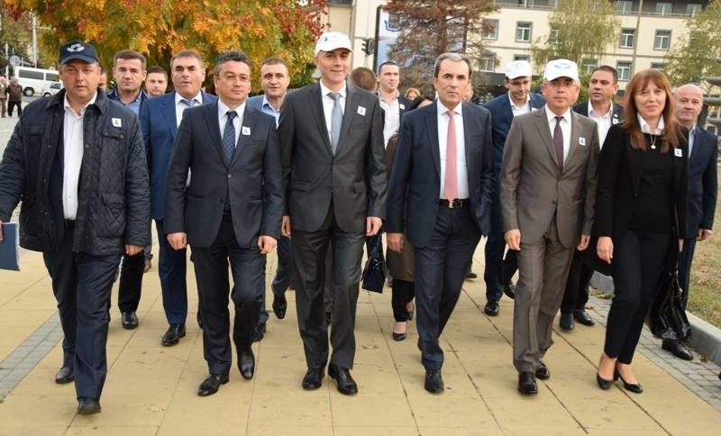 Централният лъч на ДПС начело с лидера Мустафа Карадайъ се появи заедно с кандидата за президент Пламен Орешарски в Кърджали преди дни.