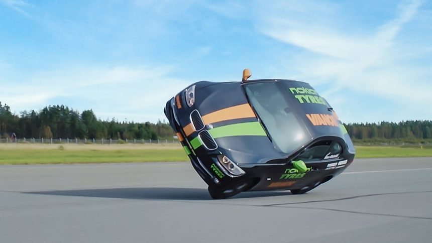 Новият рекорд за скорост на автомобил на две гуми е 186.2 км/ч