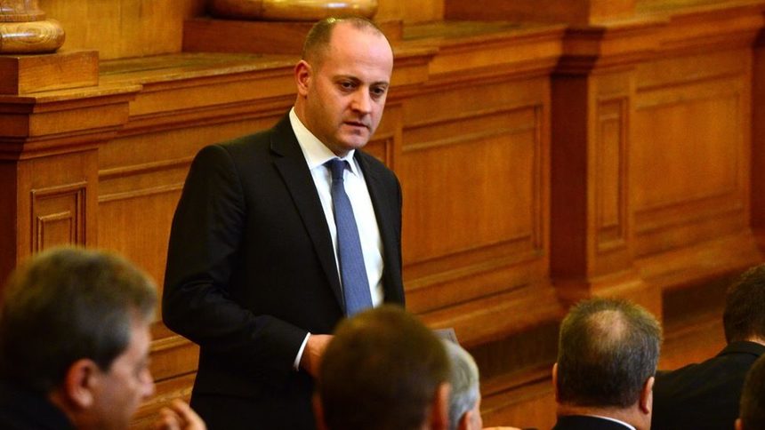 Радан Кънев: Правителството постави интереса на партията над държавния