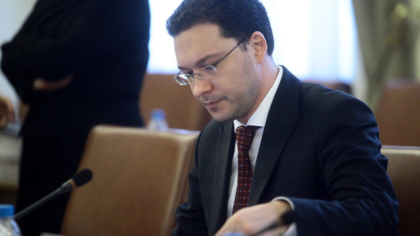 Надявам се новият президент да ревизира проблемните си позиции, заяви министър Митов