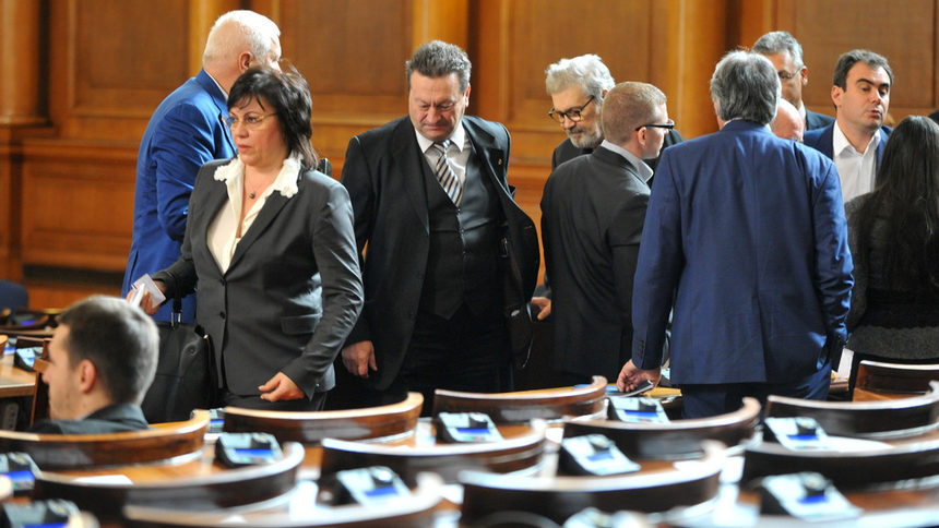 Депутатите от БСП гласуваха против законопроекта.