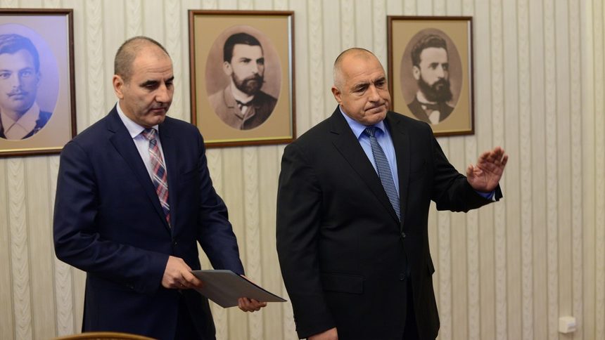 Очаквано Бойко Борисов върна мандата за съставяне на правителство