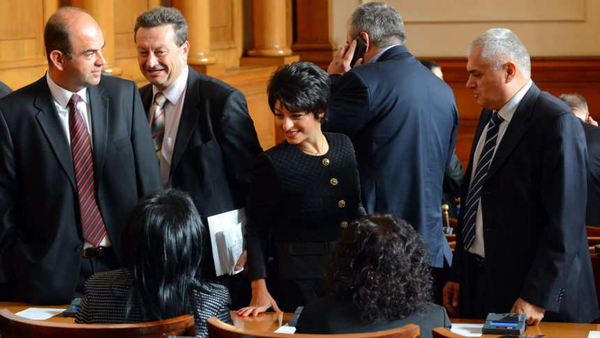 Реплики си размениха Десислава Атанасова от ГЕРБ и Таско Ерменков от БСП.