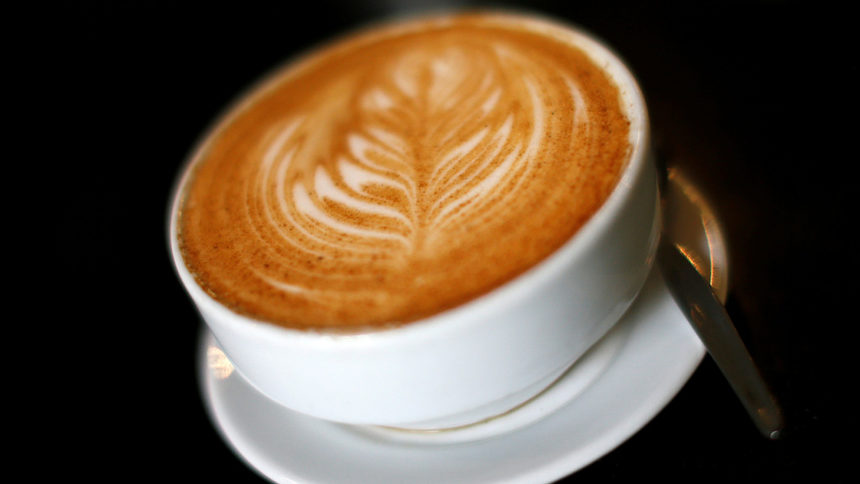 Кафене в Париж предлага на клиентите да платят с произведен от тях ток (видео)
