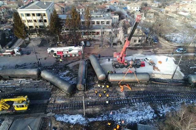 Хитрино взрив Продължава операцията по подготовката и транспортирането на цистерните от територията на с.Хитрино автор: пресслужба МВР