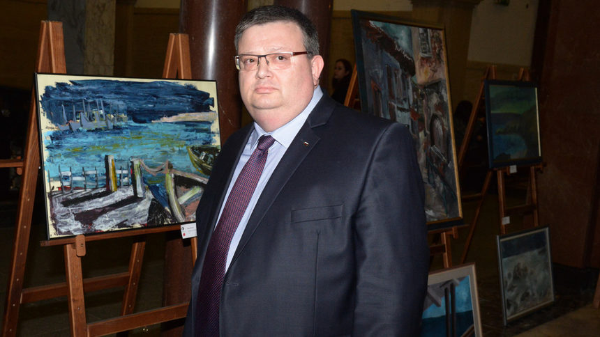 По-рано през деня, главният прокурор Сотир Цацаров откри изложба-живопис на възпитаниците на Национално училище за изящни изкуства "Илия Петров".