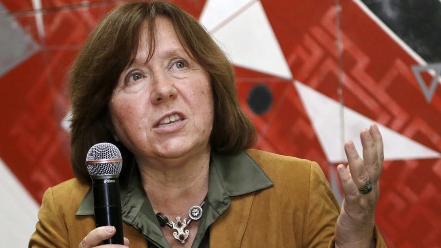 Светлана Алексиевич напусна руския ПЕН център