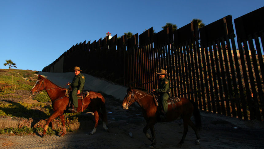 Тръмп: Проектирането на стената с Мексико започва веднага