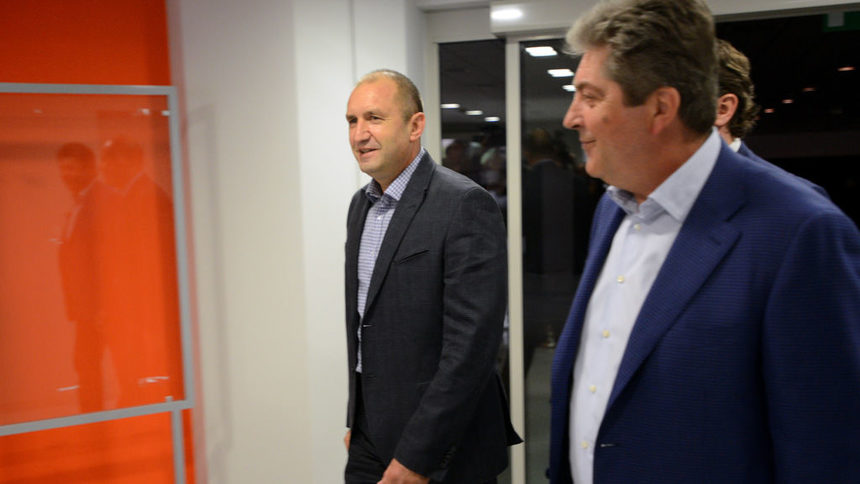 Георги Първанов и Румен Радев при представянето на Радев като кандидат-президент и на АБВ през август 2016 г.