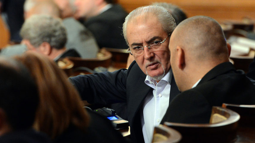 Лютви Местан беше изхвърлен от ДПС и стана независим депутат с неколцина съмишленици.