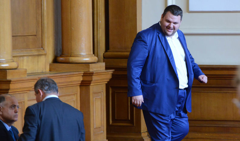 Последно Пеевски се яви в парламента преди година, когато беше гласуван вот на недоверие към кабинета на Борисов