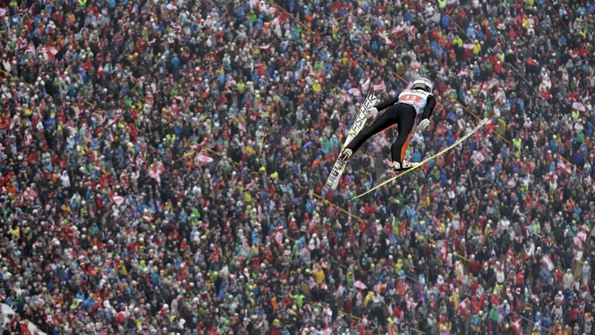 Зографски премина квалификациите на първия старт от световното по ски скокове