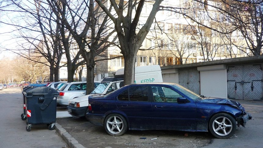 Както е написано в закона и съответно в новата наредба, след третия месец тези автомобили ще бъдат предавани за разкомплектоване и това няма да струва пари на общината.