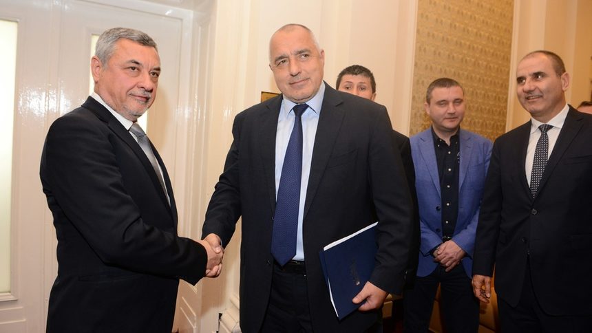 ГЕРБ и Патриотите представиха програма в 21 страници като символ, че ще управляват до 2021 г.